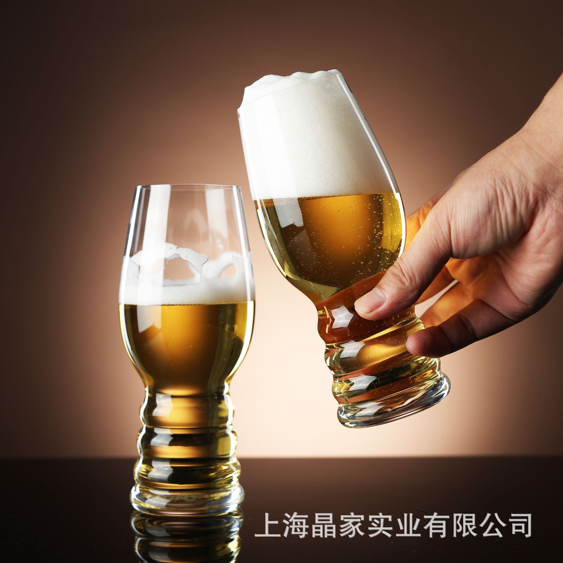 Craft beer mugs, large-capacity draft beer cups, wheat juice cups, creative glass cups, pint cups are available for wholesale with LOGO printing Application Scenario