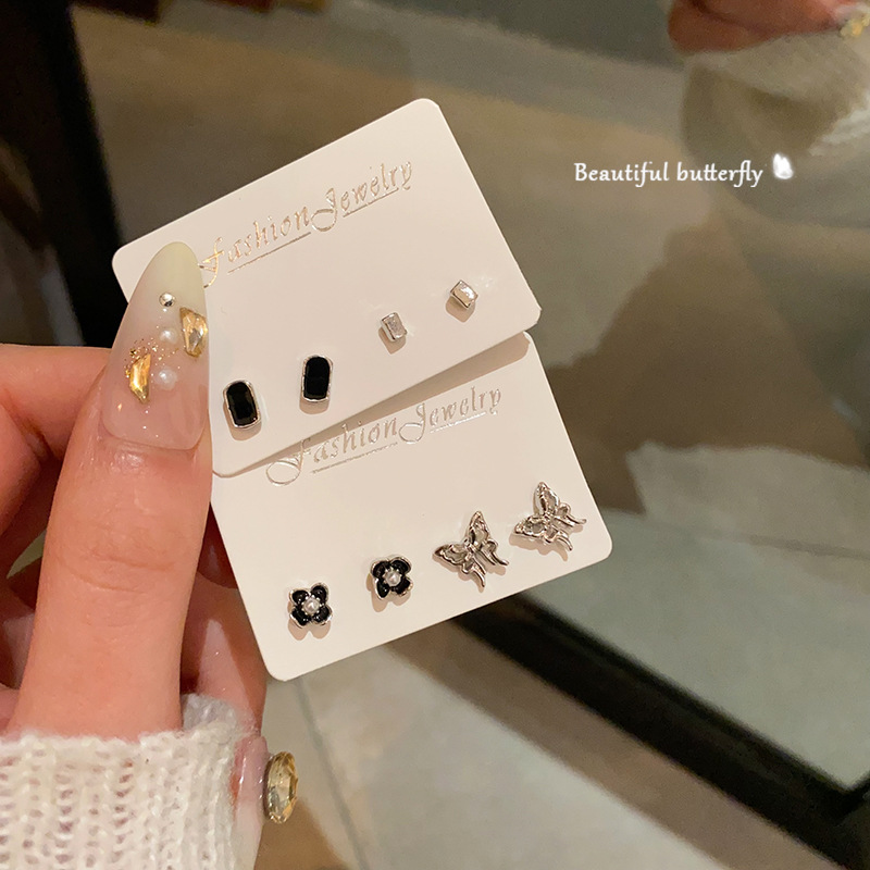 Diamond-encrusted, hollowed-out butterfly set stud earrings, mini, exquisite square black earrings for women, with a unique, high-end and elegant style Specification drawing