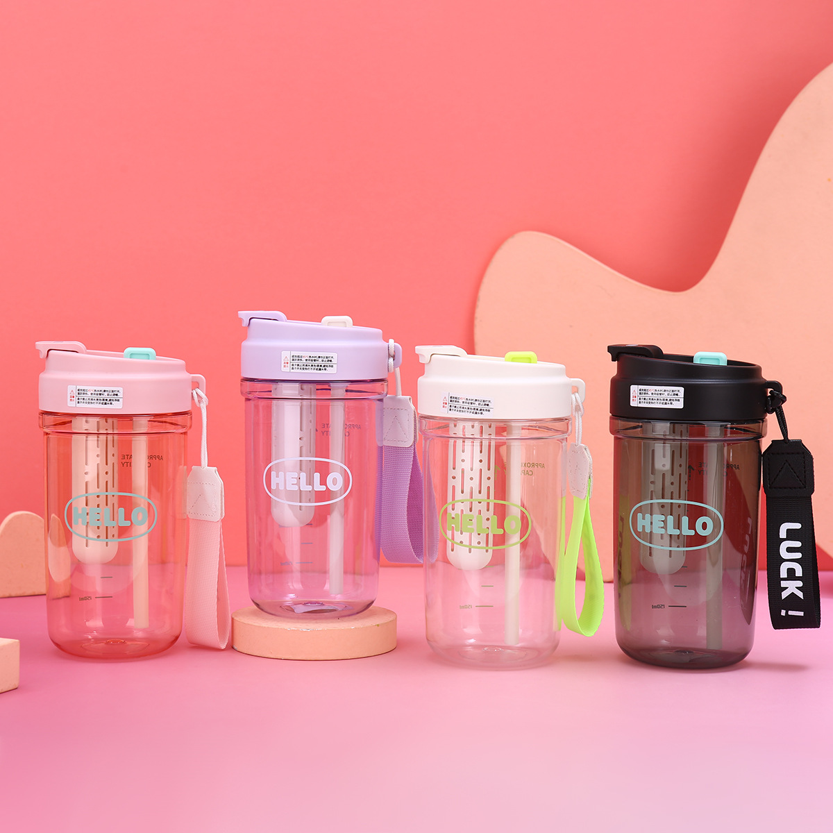 In summer, you can casually use a double-drinking coffee cup. When outdoors, you can carry a plastic water cup with a handle. Students can use a straw cup with a lid for two purposes Application Scenario