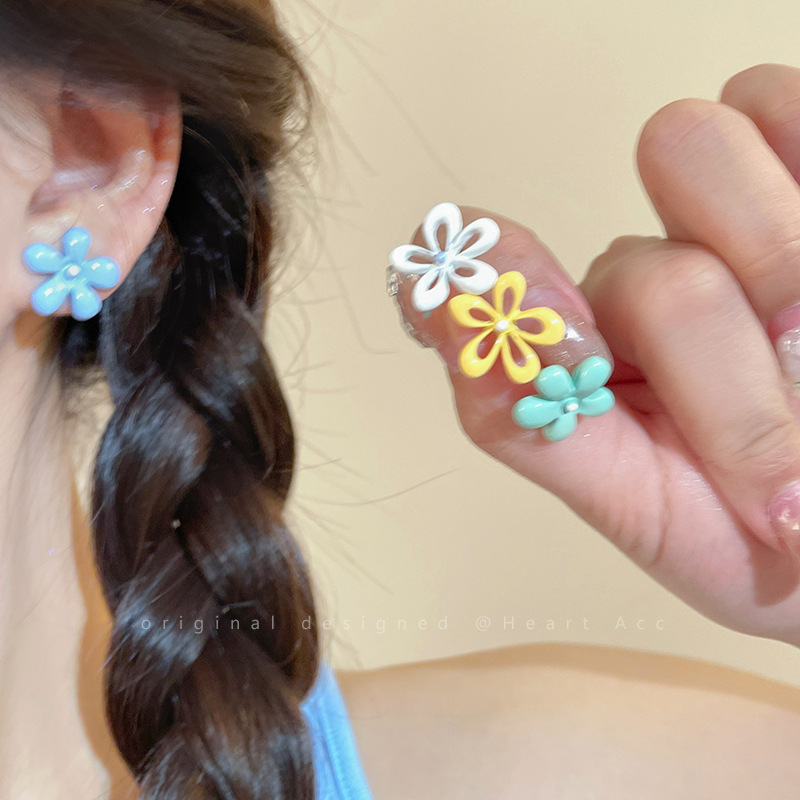 Dopamine yellow flower earrings, a niche Korean design for women with a high-end feel, are a new type of earrings for young girls in 2025 full figure