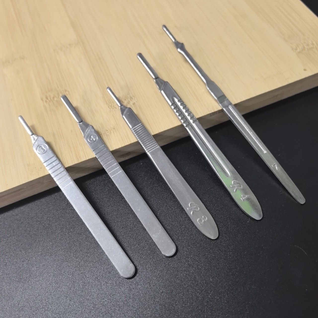 Stainless steel surgical knife handle No. 3, No. 4, laboratory dissection knife handle, industrial engraving knife, thickened knife handle for animals, knife rest details Picture