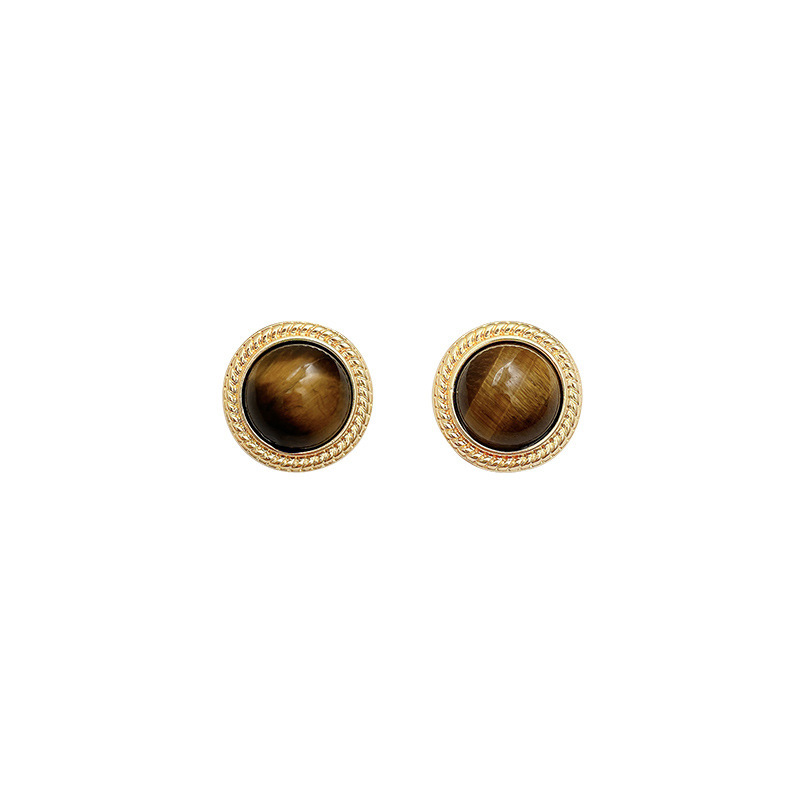Retro French tiger's eye stud earrings with a niche design sense for women, a unique and light luxury style, a best-selling internet-famous ear accessory Item Picture
