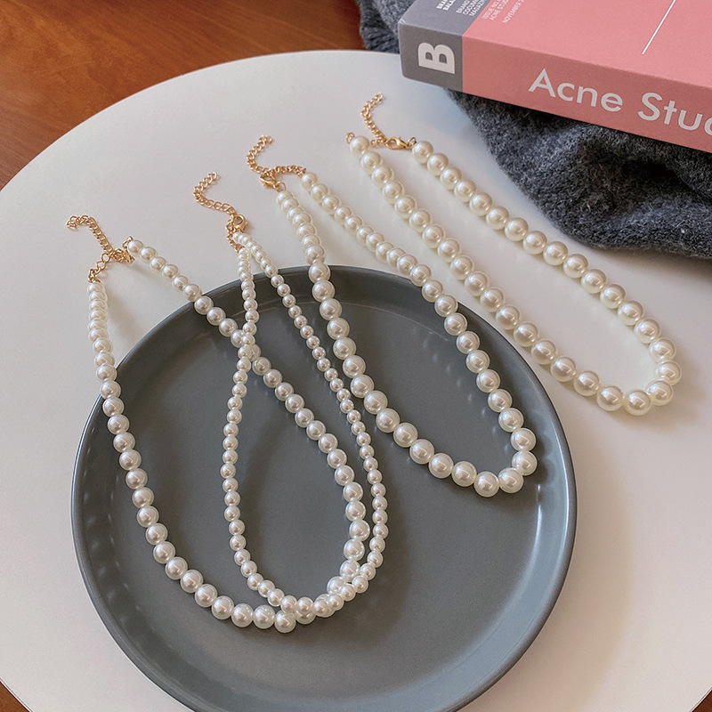 French retro pearl necklace, a light luxury, fashionable, niche and high-end look for women, the same style collarbone chain and neck accessory as Internet celebrities details Picture
