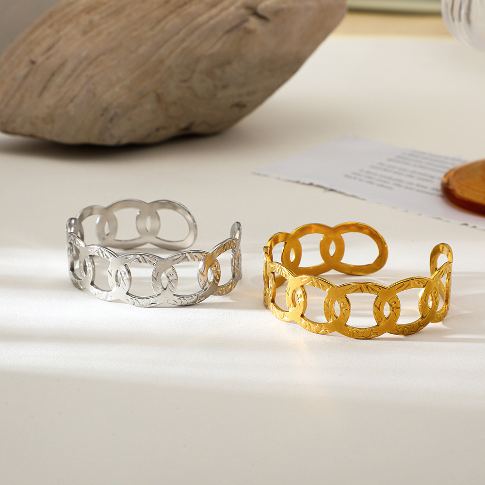 New original design cross-border bracelet, with a unique and exaggerated chain-shaped electroplated gold opening, exudes a light luxury and high-end feel for women. Wholesale full figure