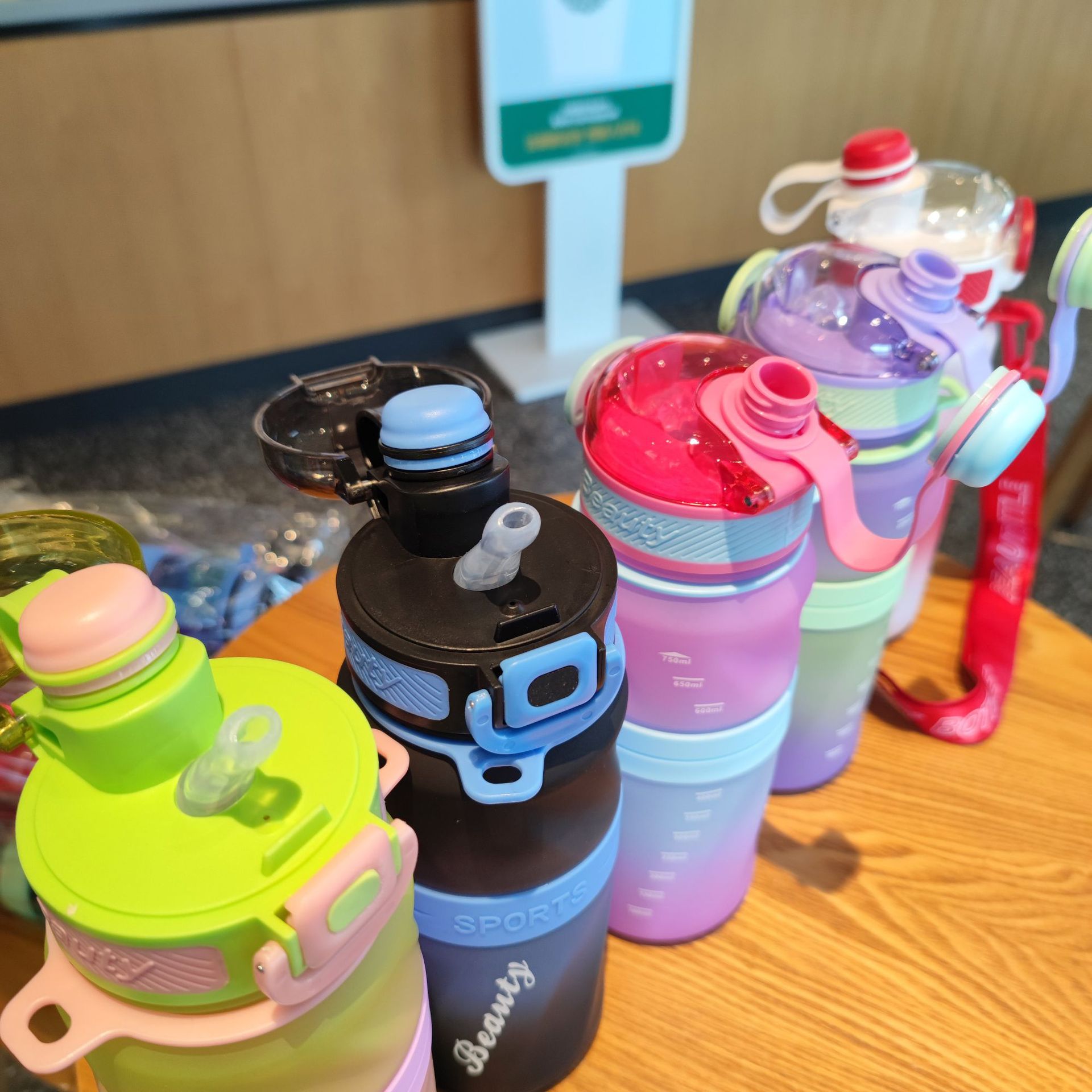 New high-appearance-level double-drinking straw cup, plastic straw water cup, portable backpack water bottle, student gradient color water bottle details Picture