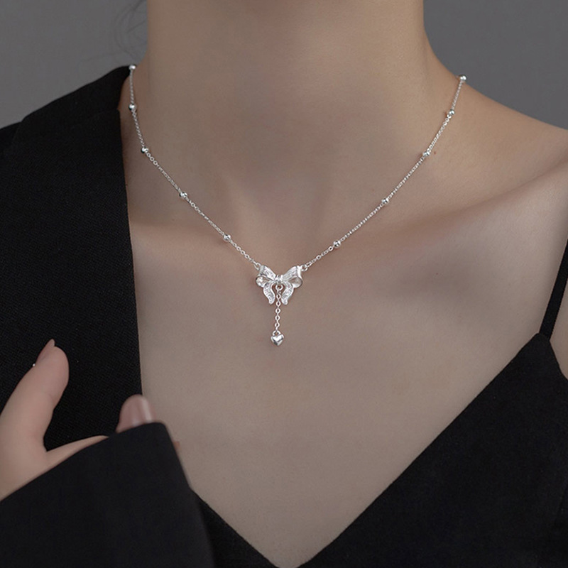 High-end bow heart design silver necklace, light luxury 2023 new style, popular French necklace, high-end collarbone chain details Picture