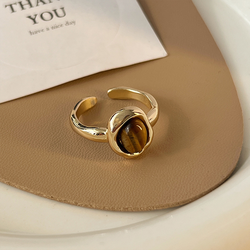 Tiger's eye open ring for women, high-end, niche design, fashionable index finger ring, retro, unique and distinctive, ring for men Application Scenario