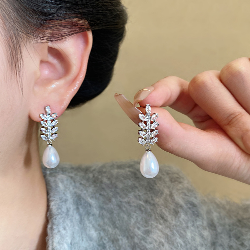 Simple and exquisite zircon wheat ear studs, versatile for women's charm, pearl tassel earrings, fashionable bestsellers, high-end earrings details Picture