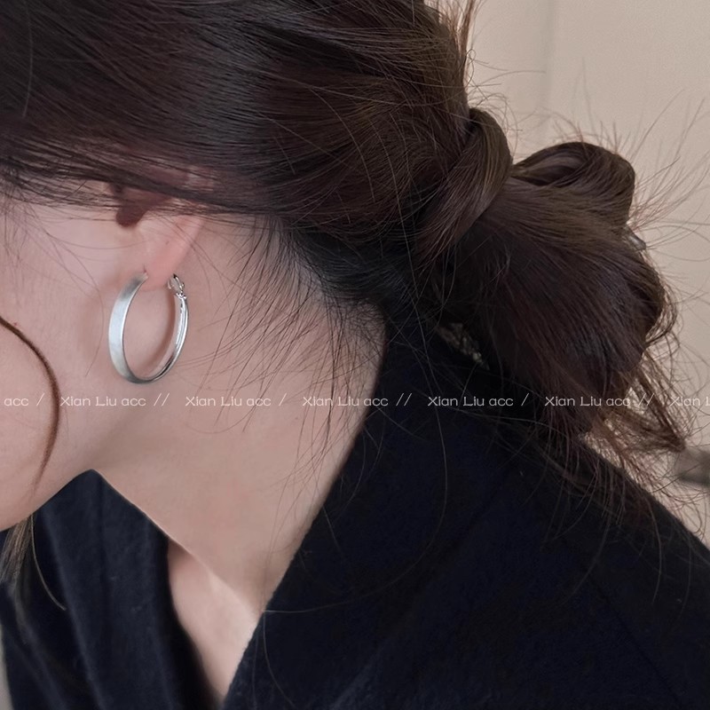 Metal ear ring frosted ring earrings 2025 new bestseller, neutral, simple and high-end commuting personality earrings Specification drawing
