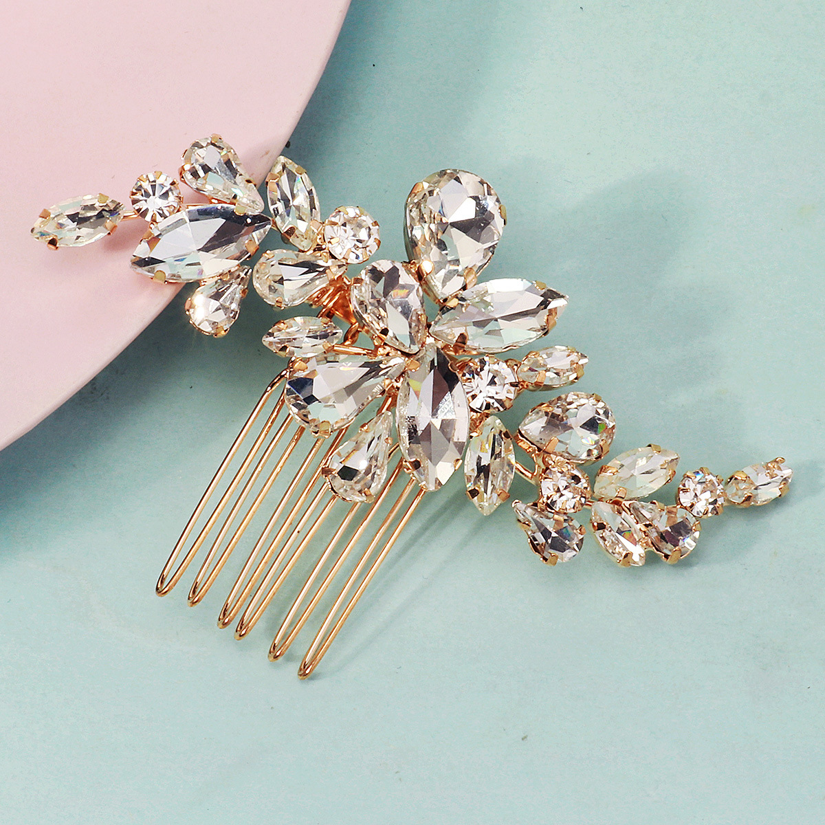 The light luxury and high-end water diamond flower hair comb is a perfect wedding bun style for brides, a versatile and dazzling hair accessory for wedding photos Specification drawing