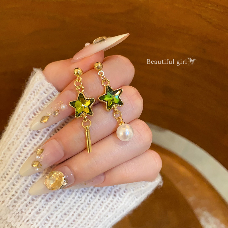 Asymmetrical dazzling star earrings, women's fashion niche pearl earrings, high-end and versatile, elegant ear accessories wholesale full figure