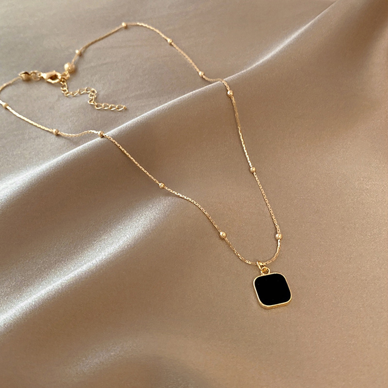 Ins-style hip-hop black dark geometric square necklace for women, new 2024, light luxury and niche design sense collarbone Application Scenario