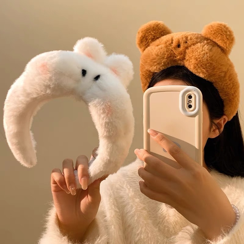 The same cute plush hairband as on Xiaohongshu for taking photos, washing your face and applying facial masks. The headband is a high head accessory for the bear and Rabbit couple Application Scenario