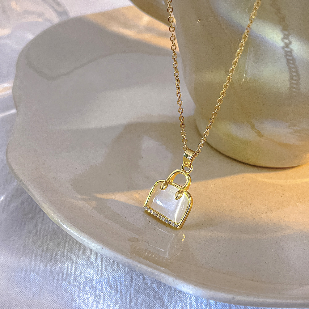 Stylish and elegant cat's eye stone bag, necklace, women's niche design sense, Internet celebrity collarbone chain, simple and versatile titanium steel jewelry full figure