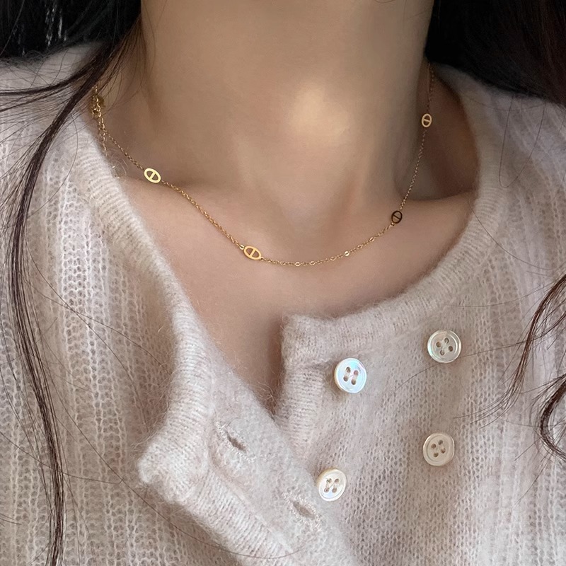 Minimalist and cold style pig nose necklace, versatile daily collarbone chain, fashionable women's necklace, 2023 new style full figure