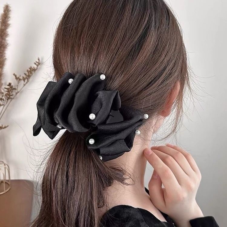 A new style of French Xiaoxiang Fengyun Flower bubble bead bead headpiece, a high-end and elegant women's hair accessory for the back of the head full figure