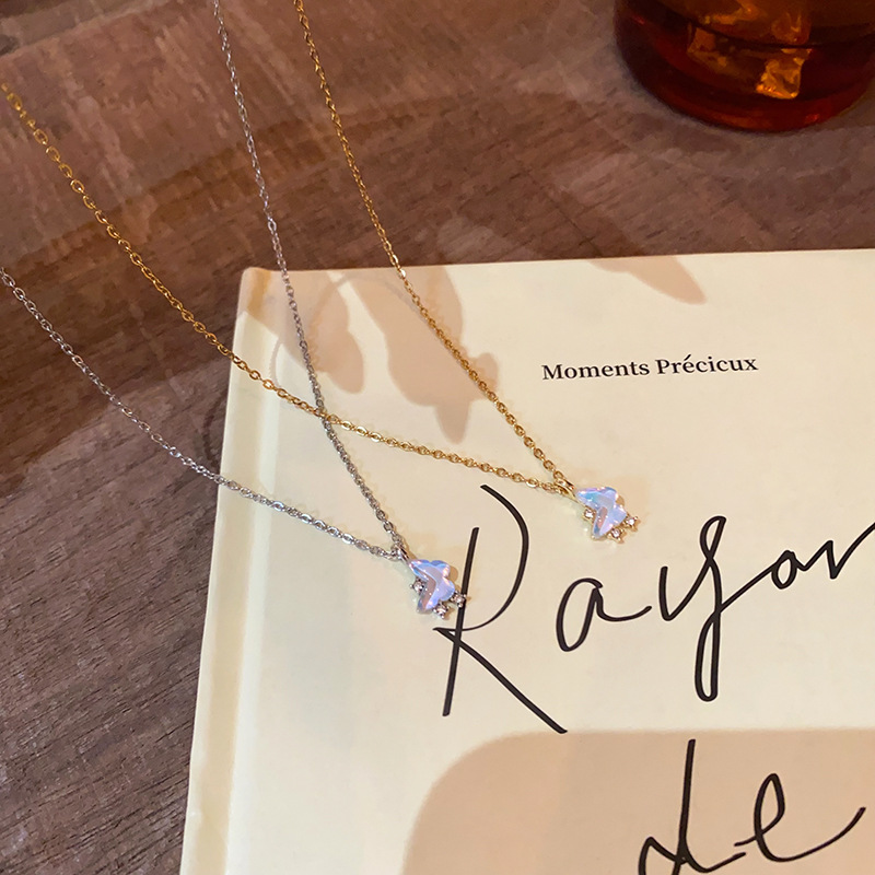 A sea blue butterfly pendant titanium steel necklace for women, with a light luxury, niche and high-end feel, a small star collarbone chain necklace accessory Specification drawing