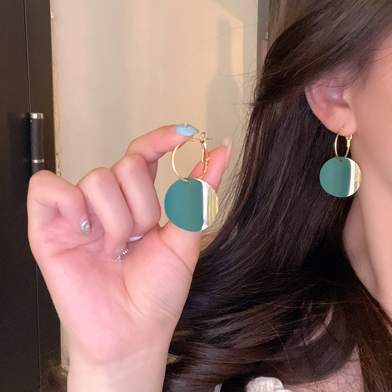 European and American style exaggerated circle earrings for women, 2025 new trendy and fashionable wavy circular earrings, high-end earrings details Picture