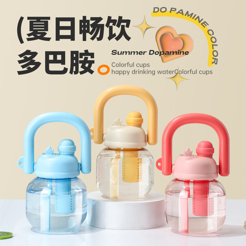 Wholesale and customization of large-capacity, large-belted plastic water bottles, summer internet-famous creative straw cups, and student sports double-drinking cups Specification drawing