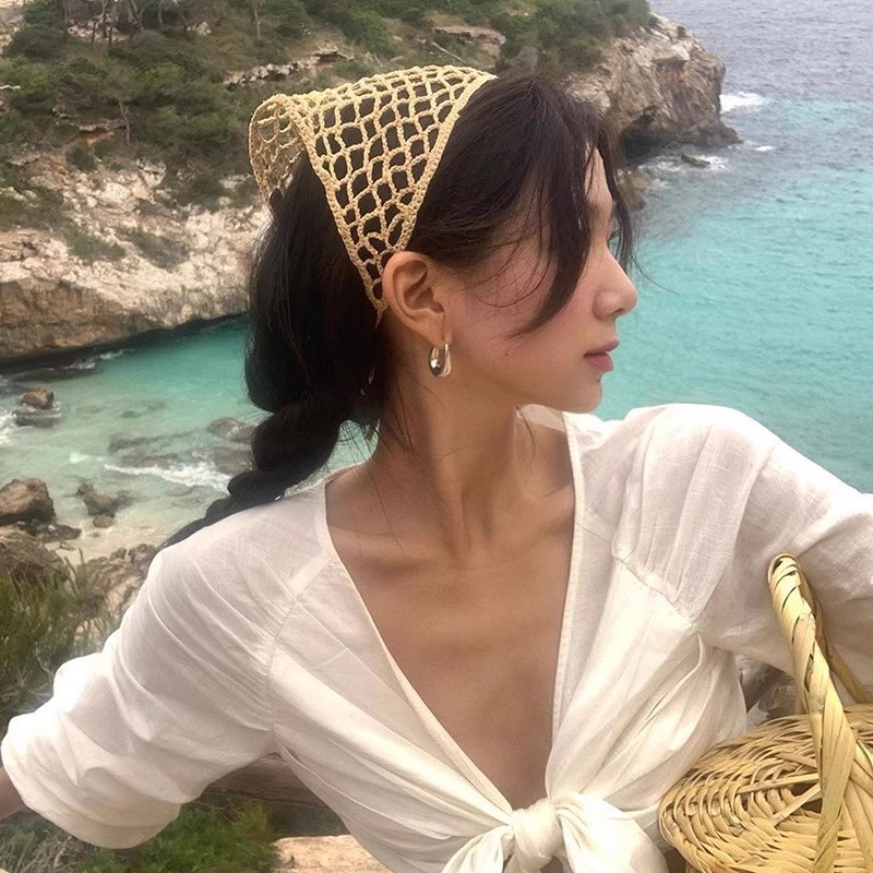 fever's same style metal U-shaped earrings, a niche design with a high-end feel, new 2025 bestseller earrings for women Application Scenario