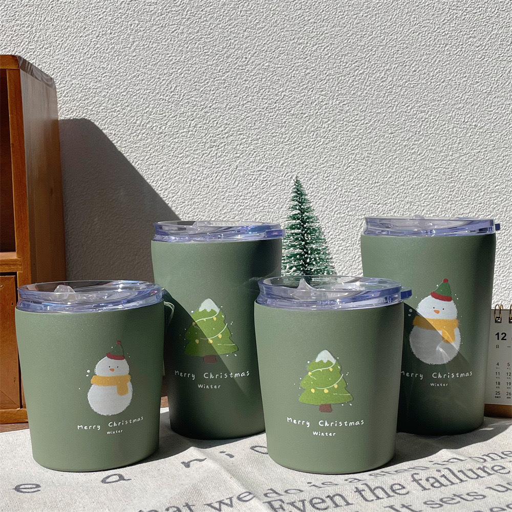 The cute thermos cup with a girlish heart is small, portable and simple. It is a student couple's water cup and a creative Christmas coffee cup full figure