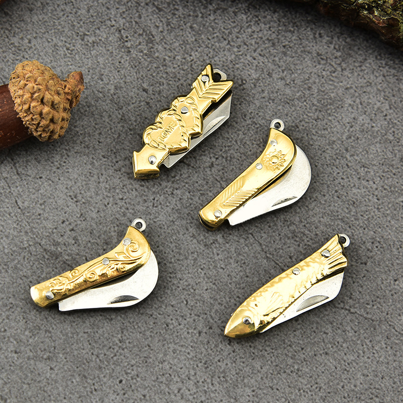Factory direct sales of mini pocket knives, keychains, folding knives, brass knives, portable knives, and express delivery knives details Picture
