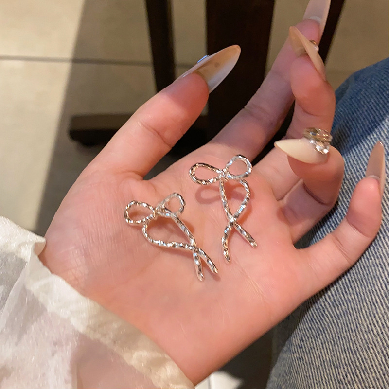 Korean style simple and high-end bow earrings, versatile for women, design sense, niche tassel stud earrings, wholesale of internet-famous earrings Specification drawing