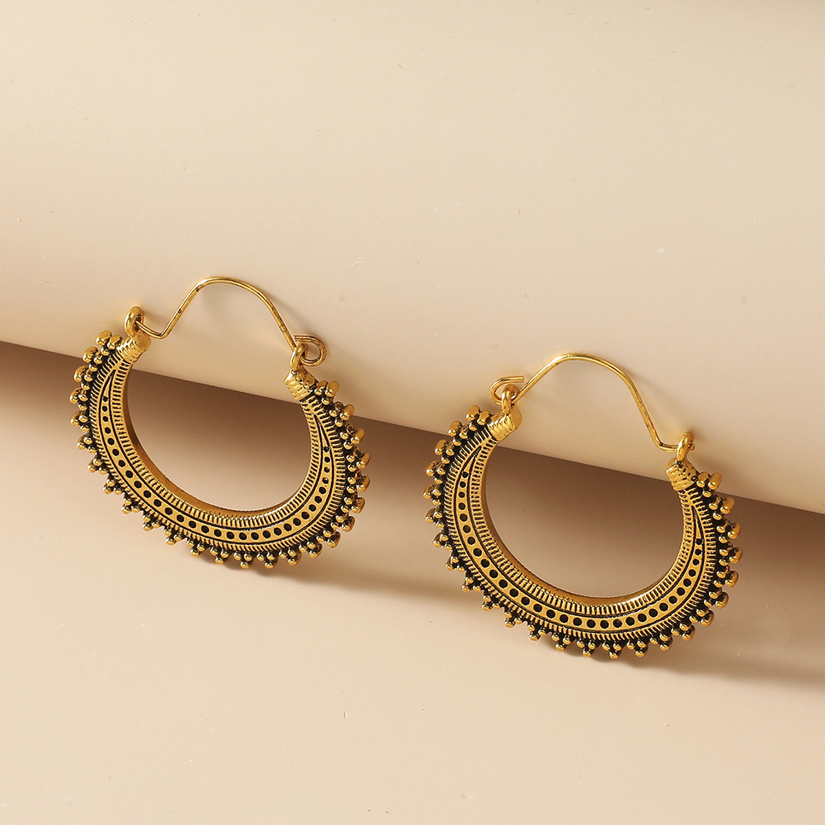 European and American InS-style hollowed-out carved earrings with feminine charm, alloy geometric ear buckles, exaggerated irregular round earrings for women Application Scenario