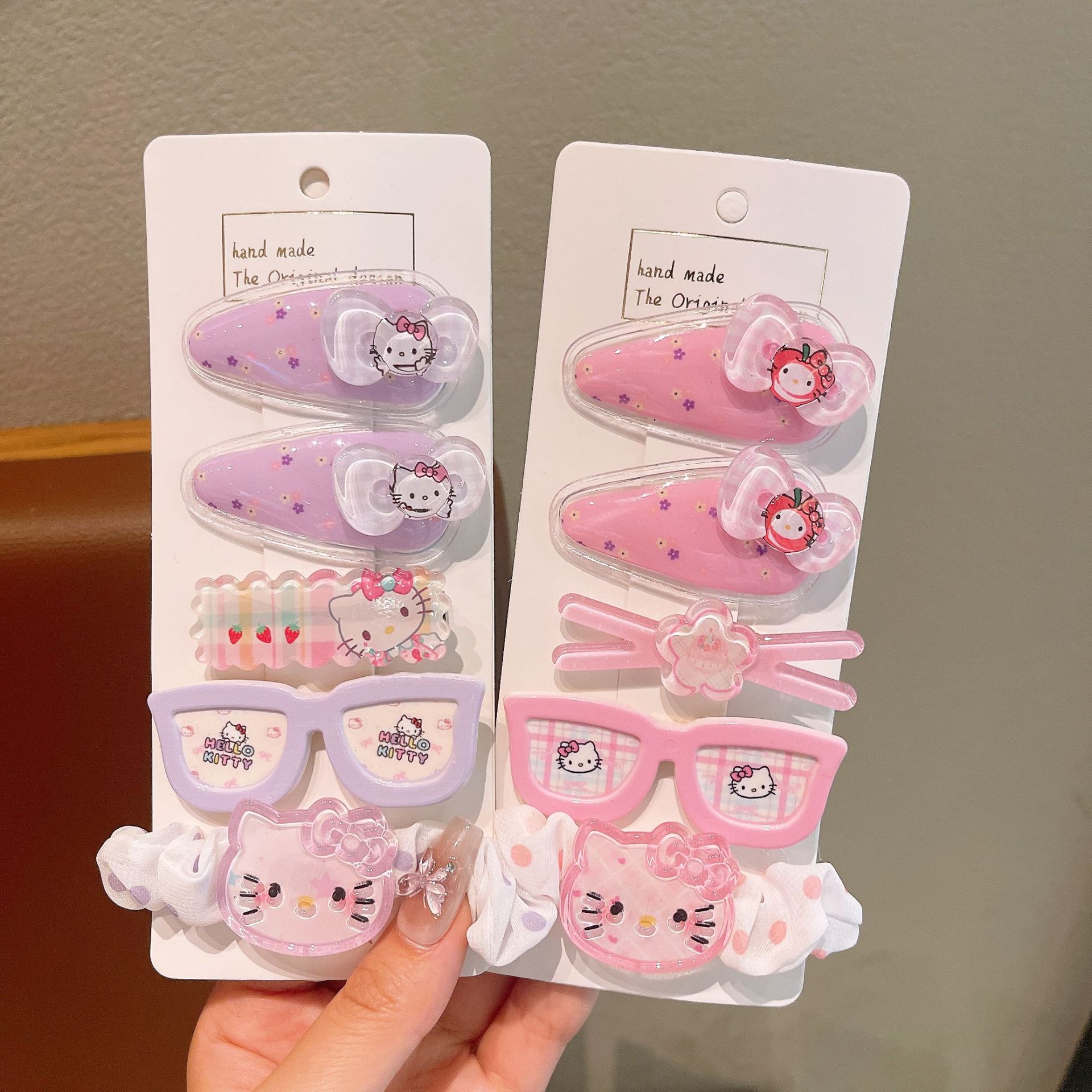 Sweet and cute checkered Sanrio small glasses hair clip, cartoon high appearance level, girlish heart side clip hair clip, hair accessory clip Application Scenario