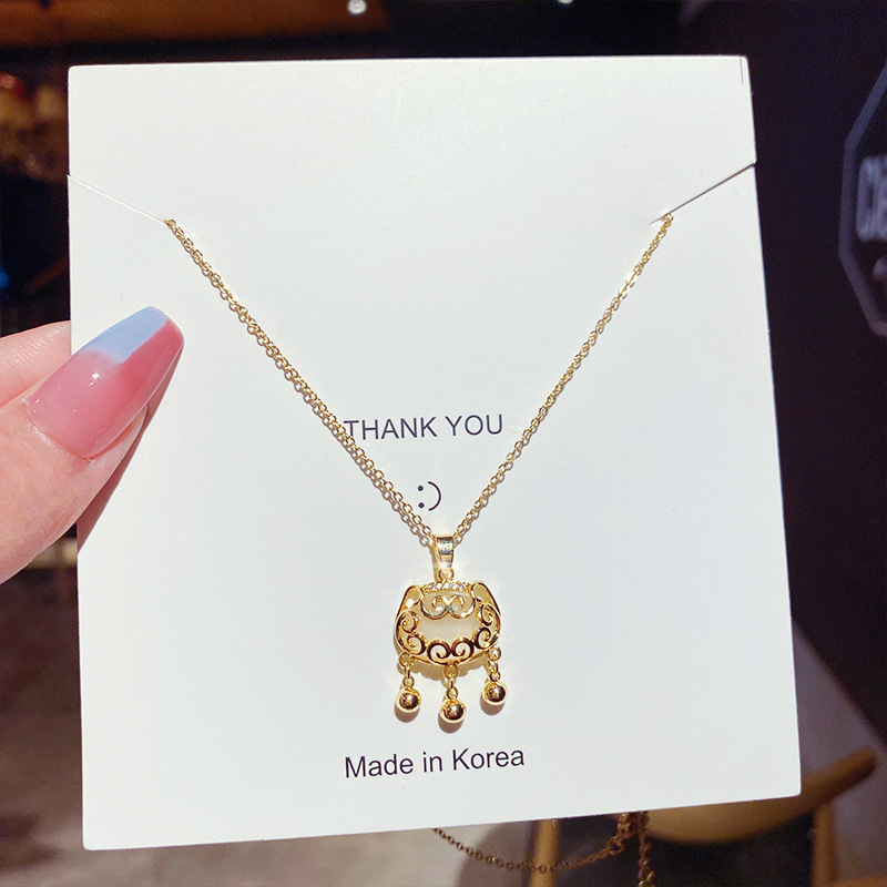 Japanese and Korean style cat's eye stone peace lock pendant, titanium steel necklace, women's niche light luxury design sense collarbone chain, elegant accessory Specification drawing