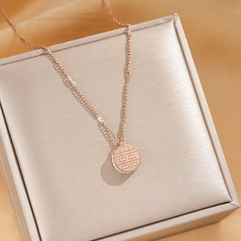 The new Chinese-style Fuxi double-sided titanium steel necklace is a fashionable and versatile accessory for women, a popular collarbone chain, and a high-end and elegant accessory for Internet celebrities Application Scenario