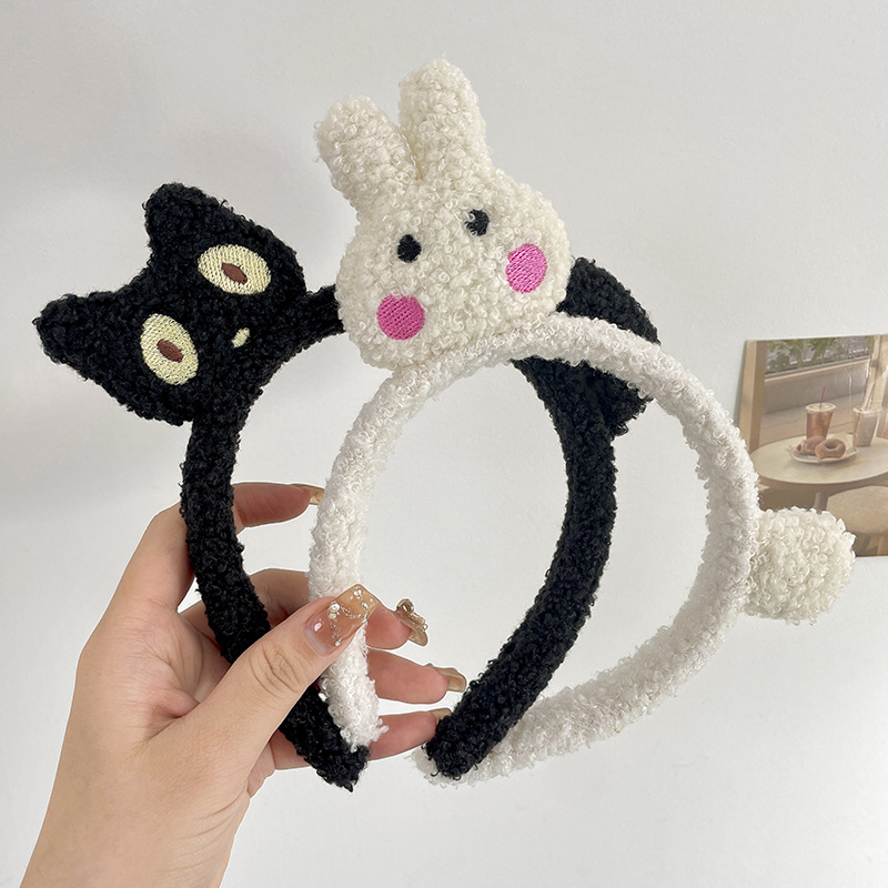 Cat-shaped plush hairband, cute cartoon facial cleansing headband for women, 2022 new anti-slip pressure hairpin, versatile for autumn and winter full figure