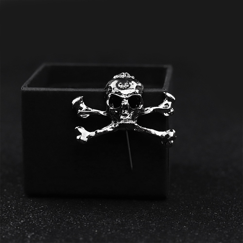 New Halloween black ghost head skull brooch, exaggerated and individualistic punk trend brooch and pin Specification drawing