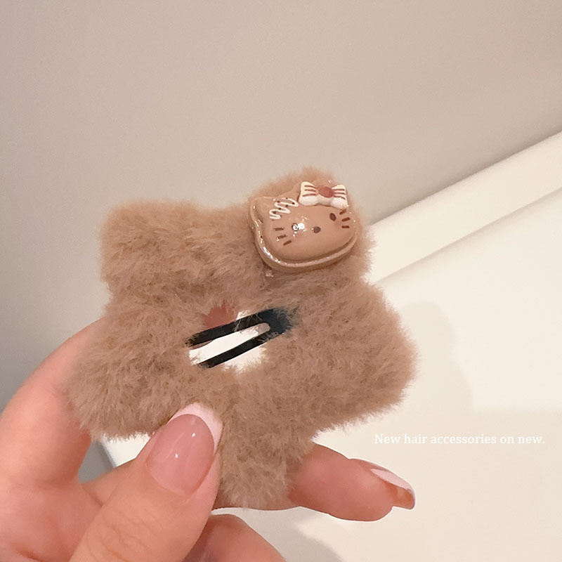 Fluffy five-pointed star hair clip, cute KT cat bb clip, ins autumn and winter plush star hair clip, beautiful girl side clip Application Scenario