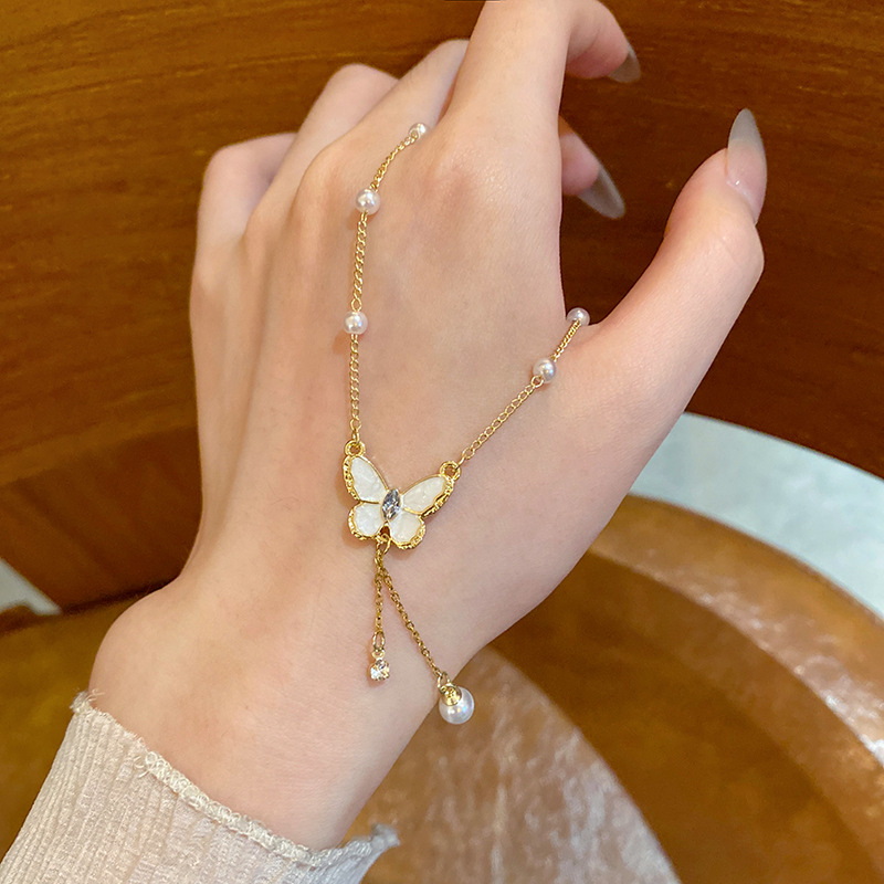 Glazed butterfly pearl tassel necklace for women, with a light luxury, niche and high-end feel. Titanium steel collarbone chain, fashionable and simple accessory Specification drawing