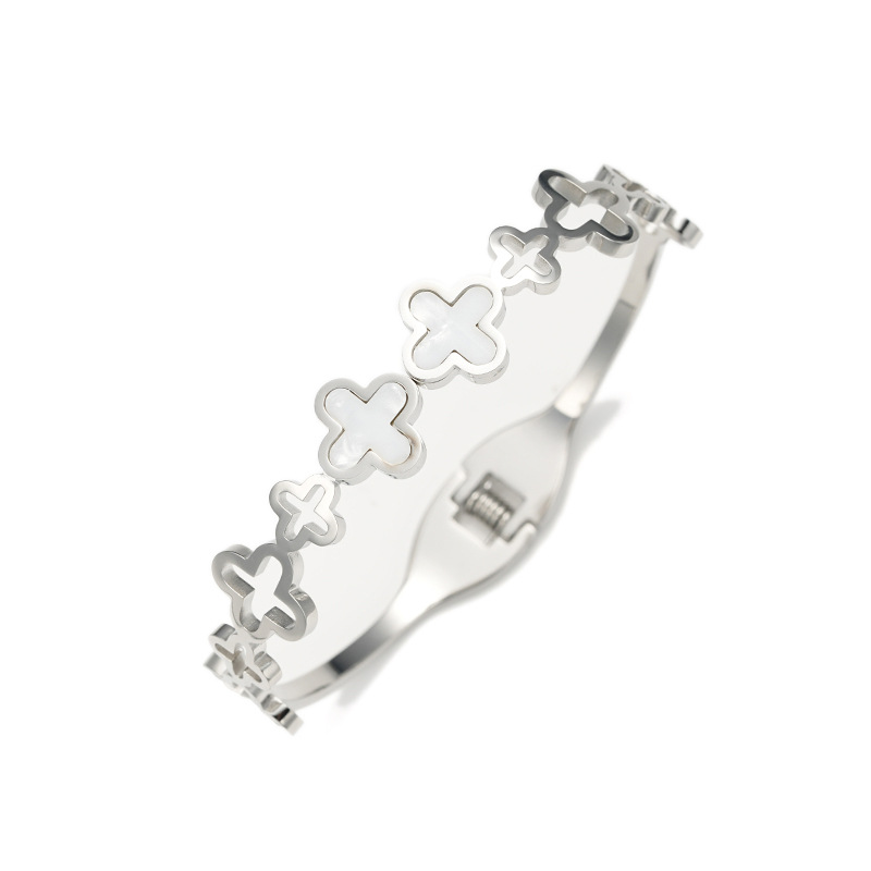 Fashionable hollowed-out four-leaf flower applique titanium steel bracelet for women, summer light luxury and high-end look, non-fading bracelet and accessory wholesale Item Picture