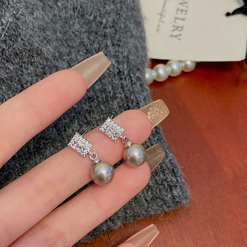 925 Silver Needle Light Luxury high-end pearl Stud earrings for women, trendy and exquisite square Zircon stud earrings, best-selling internet-famous earrings full figure