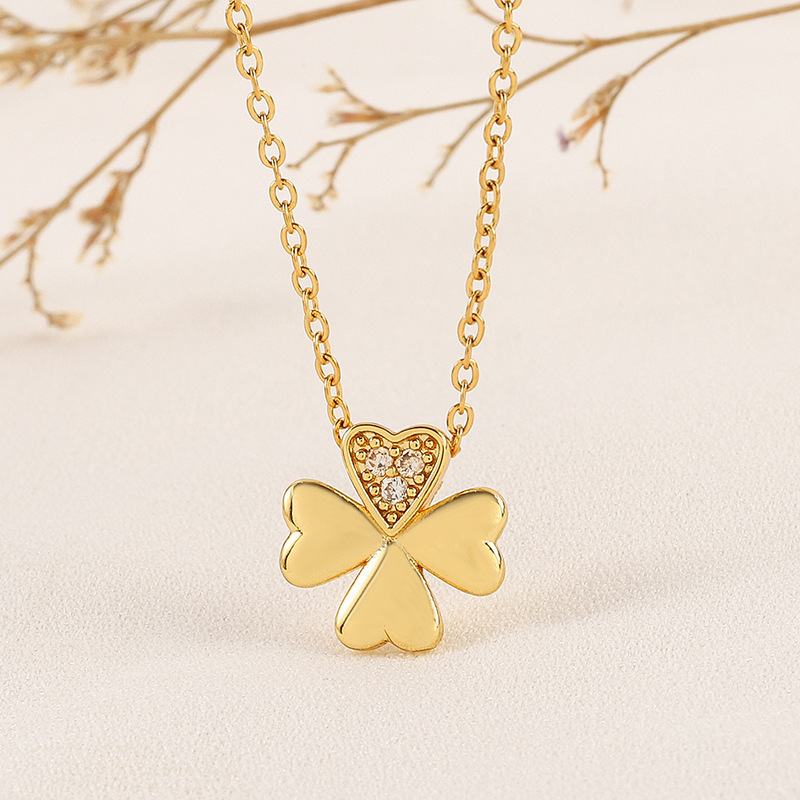 A Japanese and Korean style four-heart-shaped four-leaf clover titanium steel necklace for women, a simple silver diamond-encrusted collarbone chain, a niche internet-famous accessory Specification drawing
