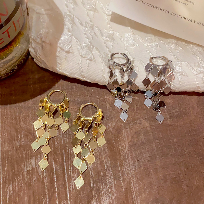 The sparkling diamond-shaped tassel earrings for women are a new 2024 bestseller with a light luxury and high-end feel. The ear studs have a unique and elegant style details Picture
