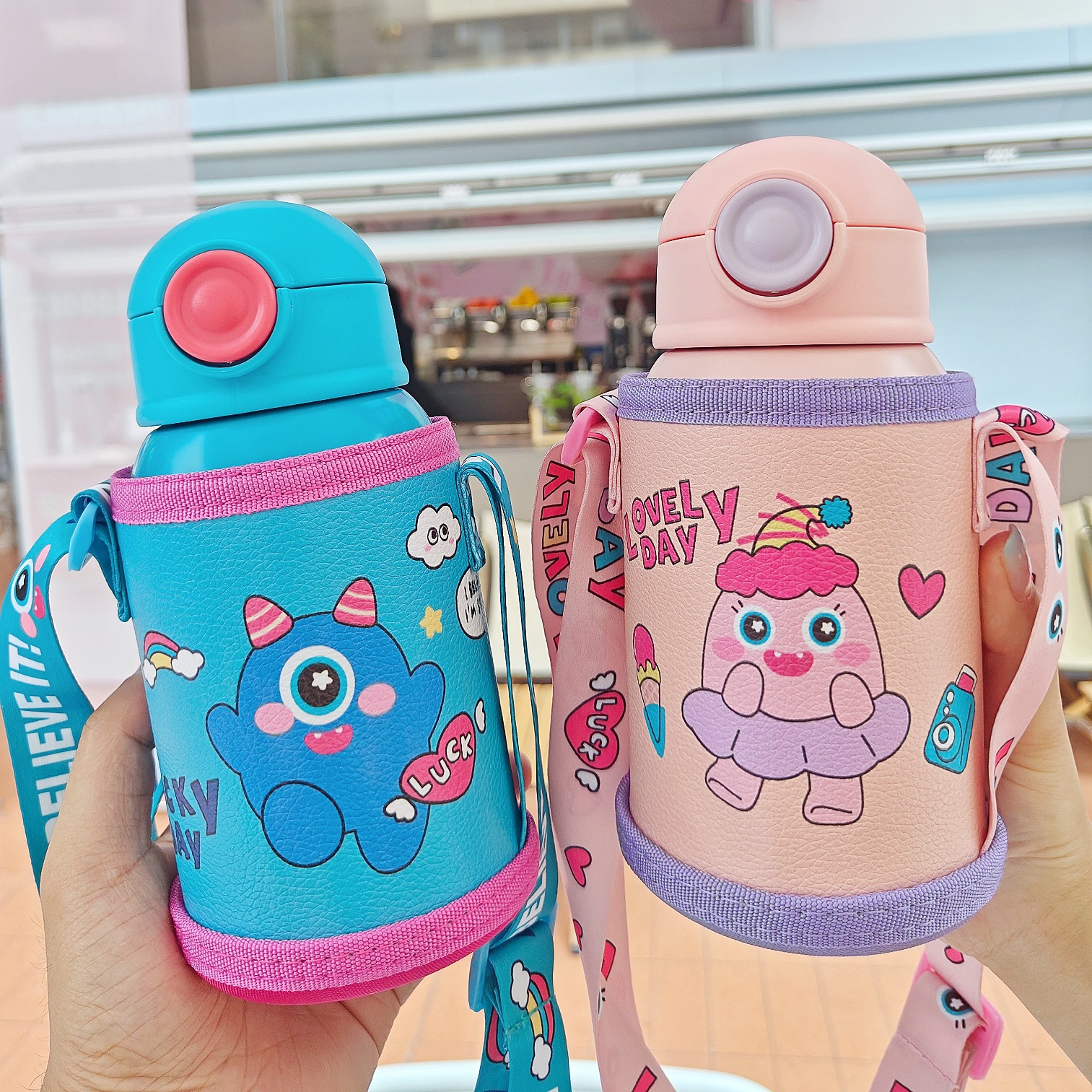 Wholesale of high-appeartion-level children's insulated cups, cute student stainless steel water cups, crossbody girls' cartoon anti-drop straw cups full figure