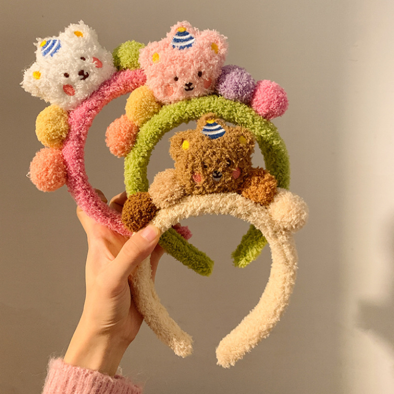 Cute little bear hair band, autumn and winter plush face-washing headband, super cute colorful cartoon headwear, versatile hair clips for girls taking photos full figure