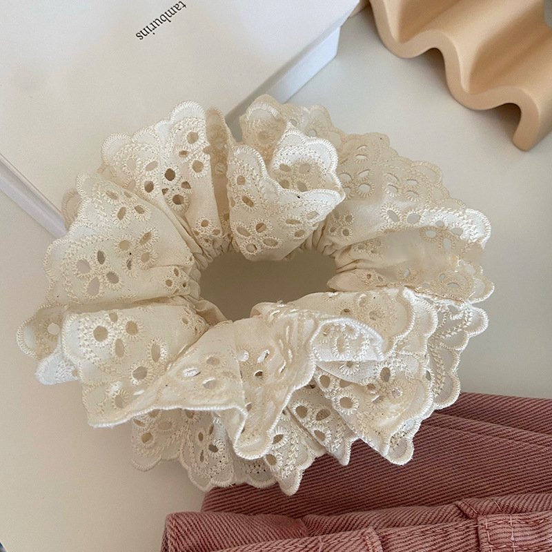 The same style as Zhao Silu, featuring a super ethereal lace cutout trim, large intestine hair band, rubber band, hair tie and French retro hair accessory details Picture