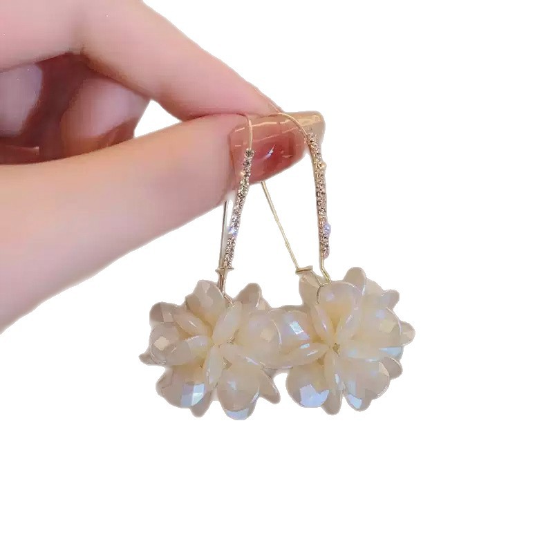 French diamond-encrusted petal tassel earrings, women's fashion, light luxury, high-end style, retro earrings, personalized ear hangers and earrings Item Picture