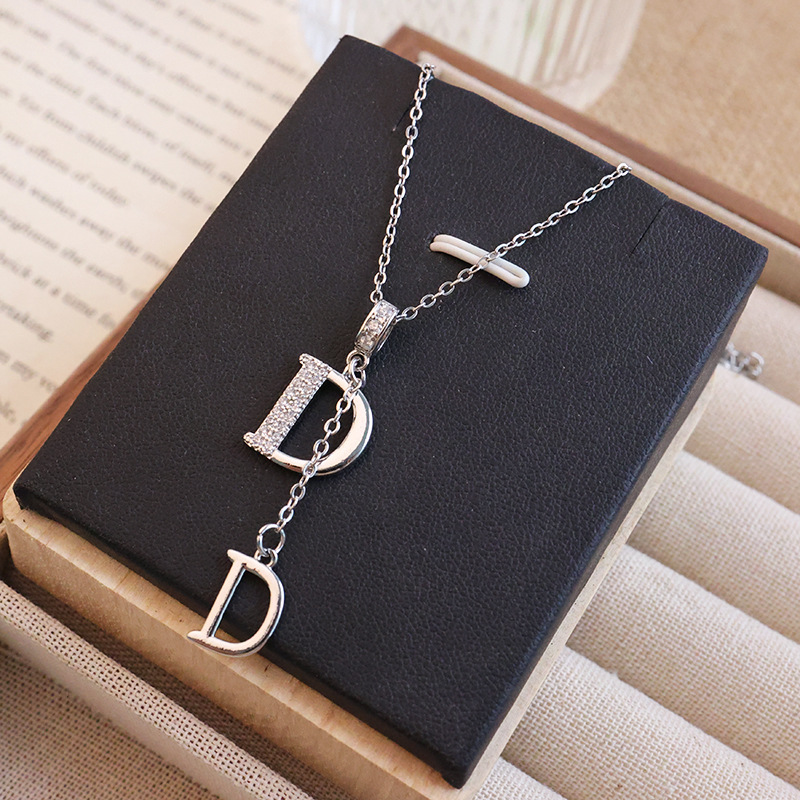 Fashionable full-diamond, simple D-shaped tassel titanium steel necklace, feminine, light luxury, niche collarbone chain, popular online accessory wholesale Specification drawing