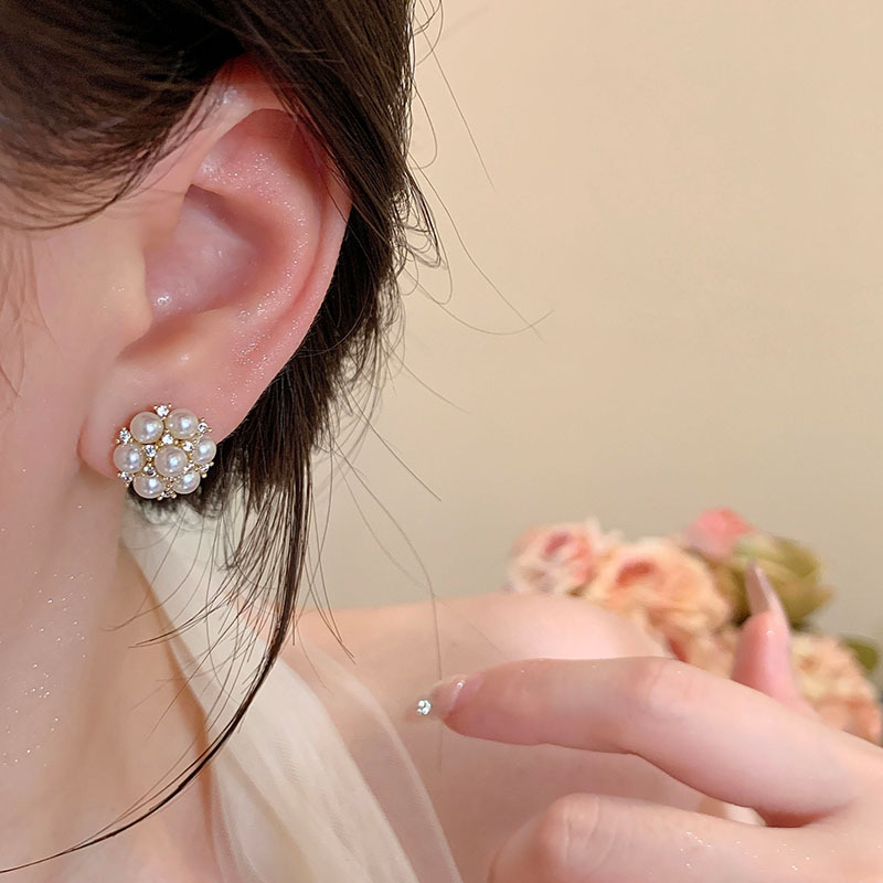 New Zircon sparkling pearl stud earrings, light luxury flower ball and diamond-encrusted flower earrings, Chanel style three-dimensional sparkling diamond earrings for women Application Scenario