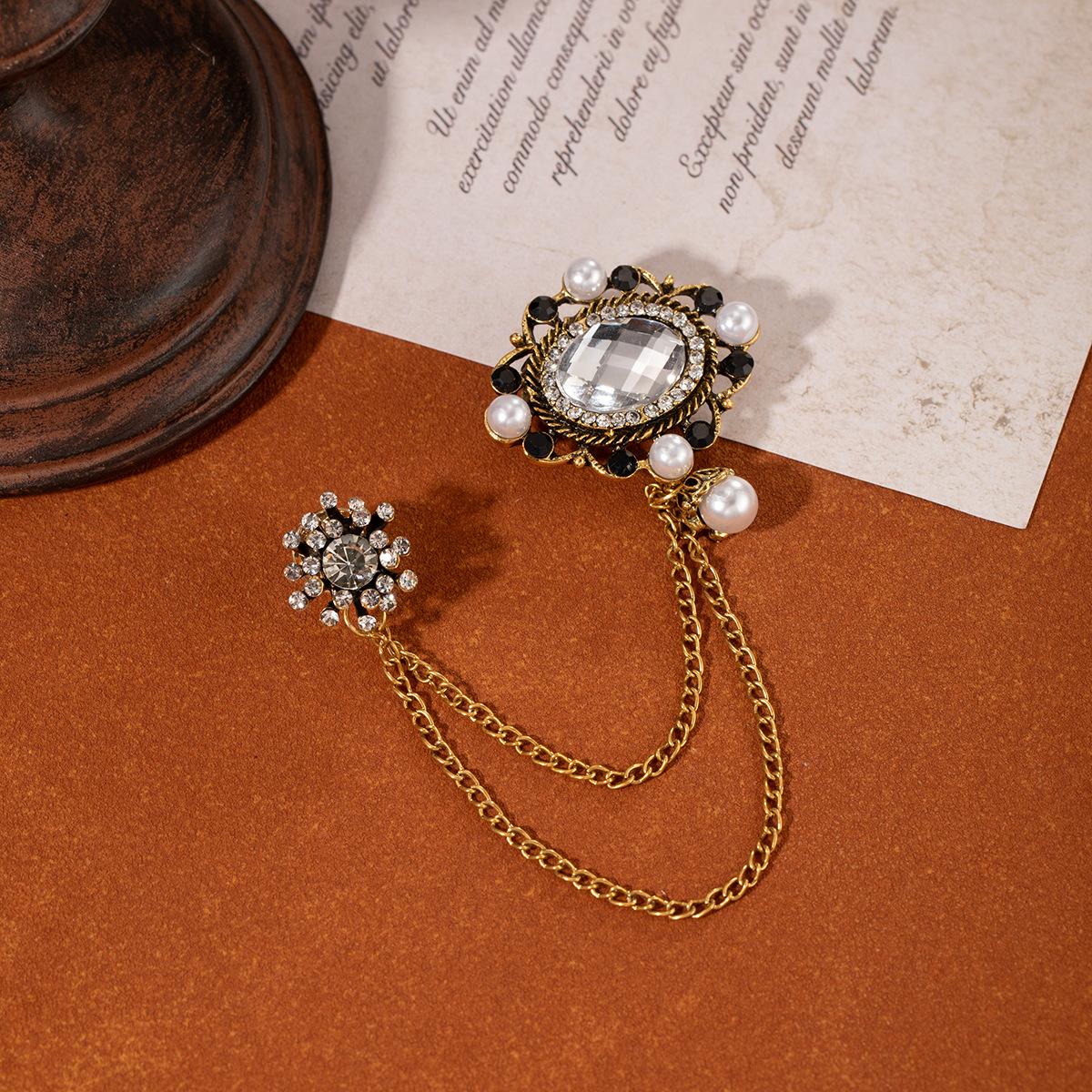 European and American retro British style pearl brooch, fashionable men's suit accessories, gemstone chain, diamond-encrusted firework brooch Specification drawing