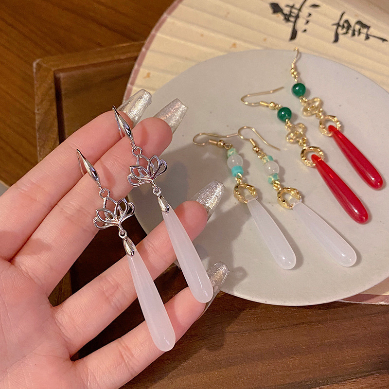New Chinese-style retro water drop tassel earrings, women's light luxury ethnic style long lotus stud earrings, high-end cheongsam earrings full figure