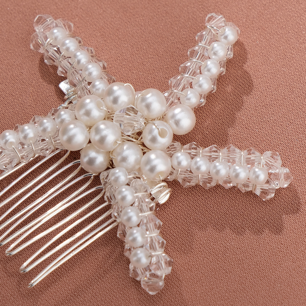 The new Korean version of the bride's headwear, starfish hair comb, ball party bun, hair pin, hair accessory, handcrafted rhinestone and pearl jewelry Application Scenario