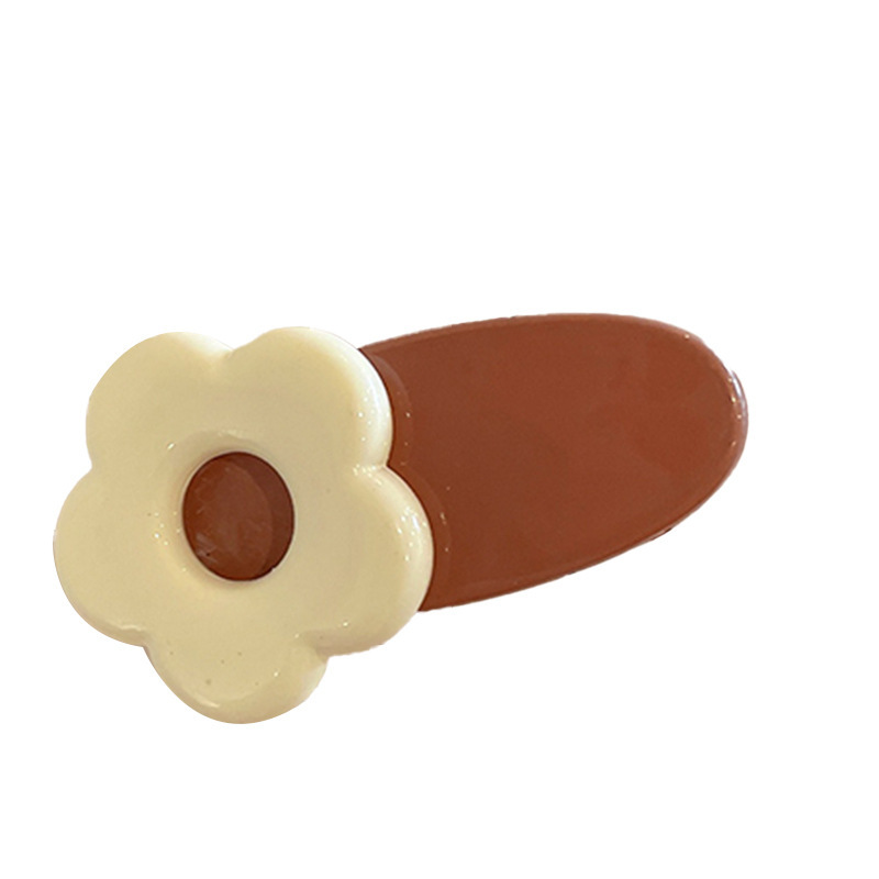 Mini heart-shaped coffee-colored hair root clips and hairpins, sweet summer bangs hair accessories, internet-famous cute clip hairstyle Item Picture