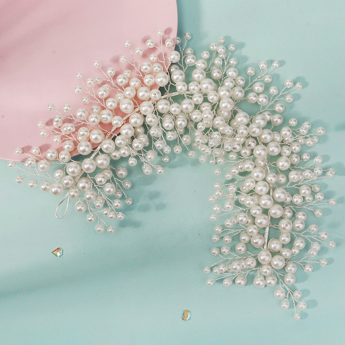 New exaggerated pearl bridal hair band, wedding headwear, honeymoon travel photo hair accessory, versatile wedding dress and evening gown accessories Specification drawing